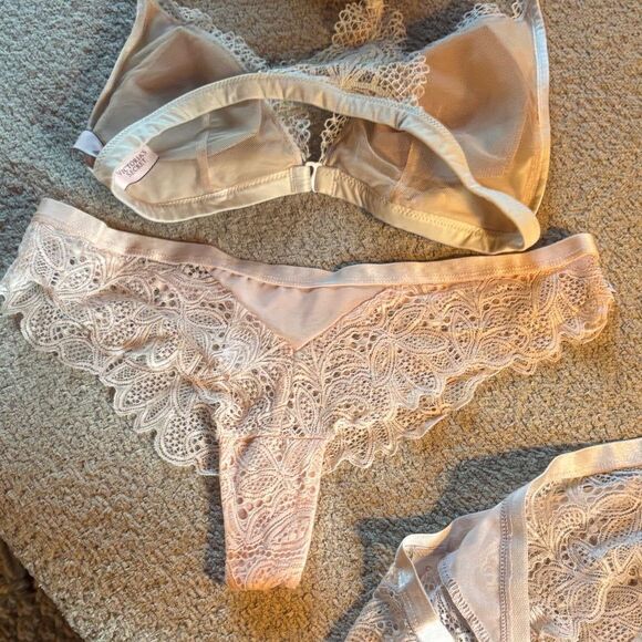 Lace Intimates Set in Cream - Picture 8 of 14